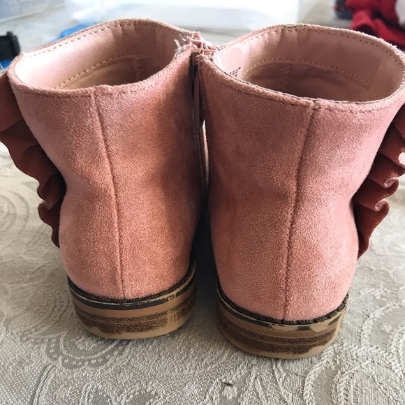 GUC Toddler Girl pink faux suede booties - Picture 4 of 8